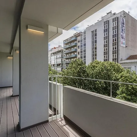 Casal Ribeiro 28 شقة *